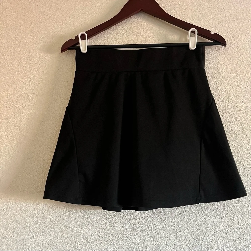 Amazon / Werena Black Women's Tennis / Athletic Skirt Skort Size Medium Pleated